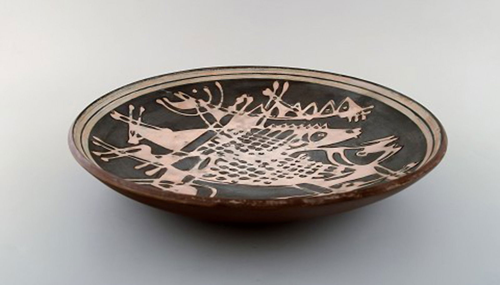 Ivy Lysdal, b. 1937. Danish ceramist and painter. Unique bowl in glazed ceramics with fish motif. - 2