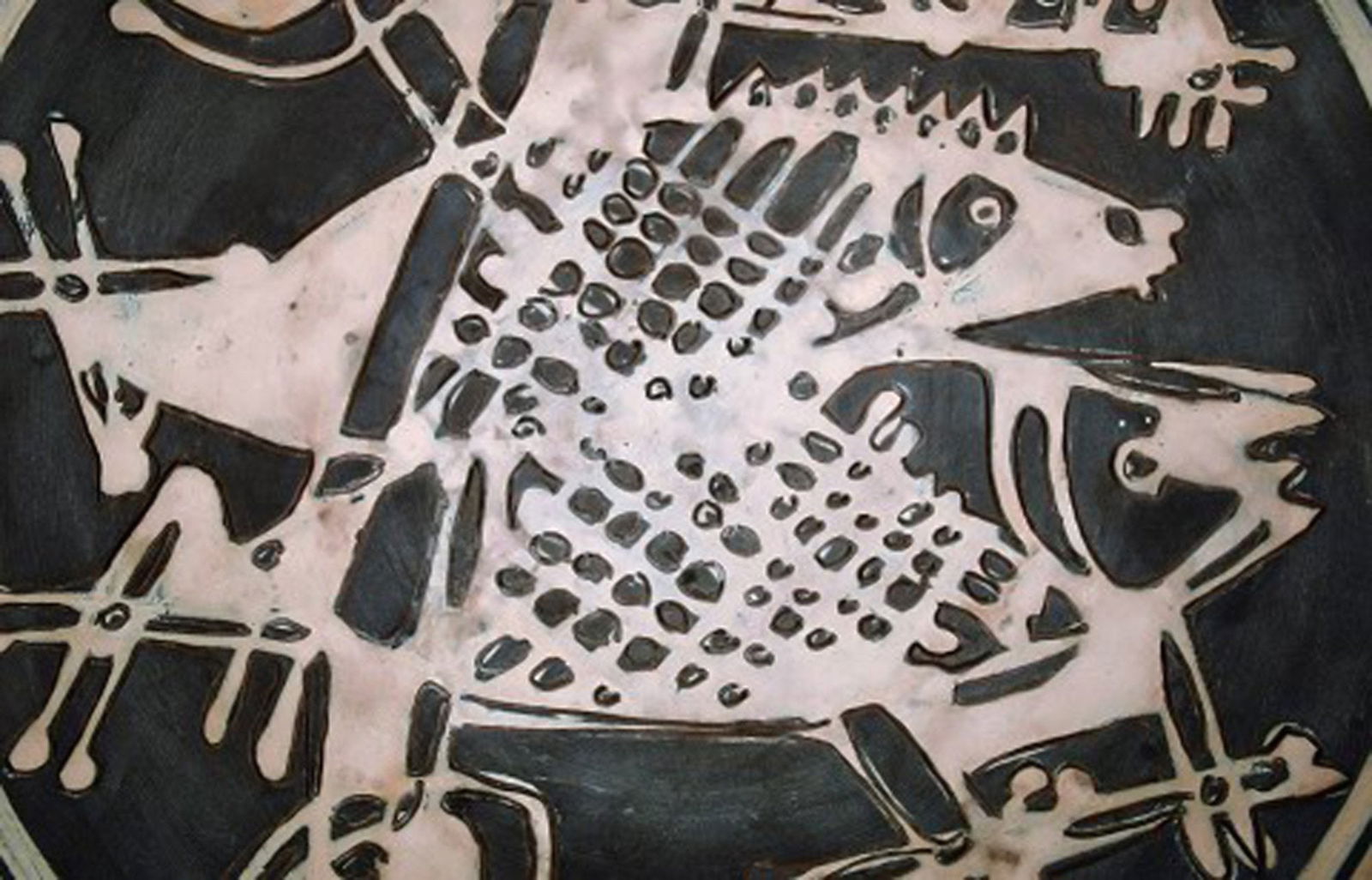 Ivy Lysdal, b. 1937. Danish ceramist and painter. Unique bowl in glazed ceramics with fish motif. - 3