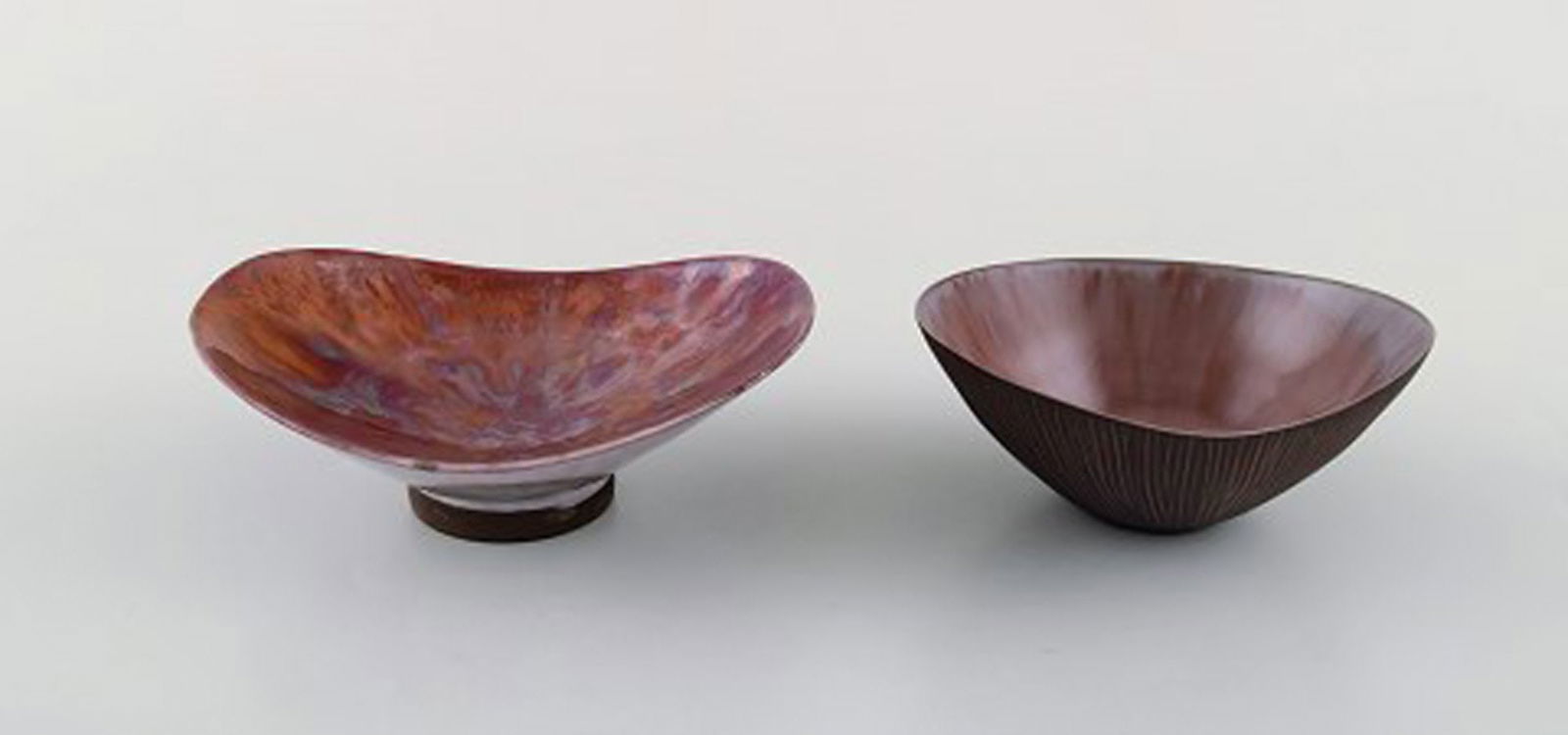 Sven Hofverberg (1923-1998) Swedish ceramist. Two unique glazed ceramic bowls. Beautiful metallic - 2