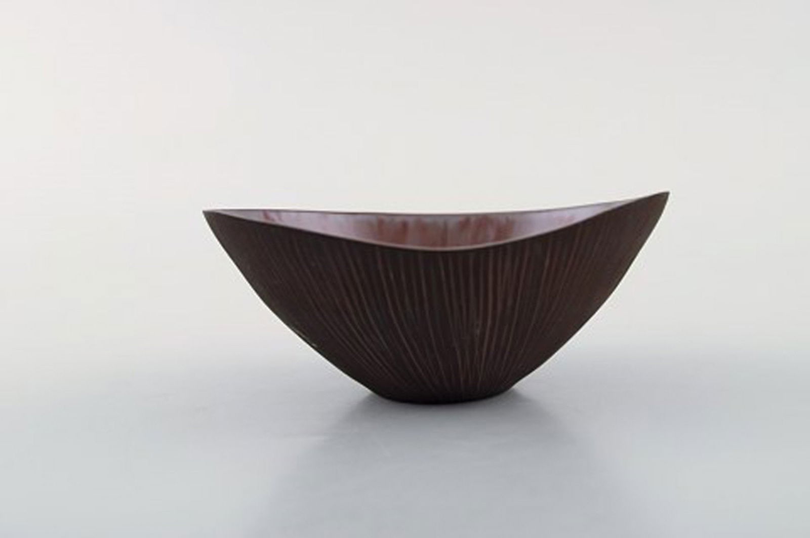 Sven Hofverberg (1923-1998) Swedish ceramist. Two unique glazed ceramic bowls. Beautiful metallic - 4