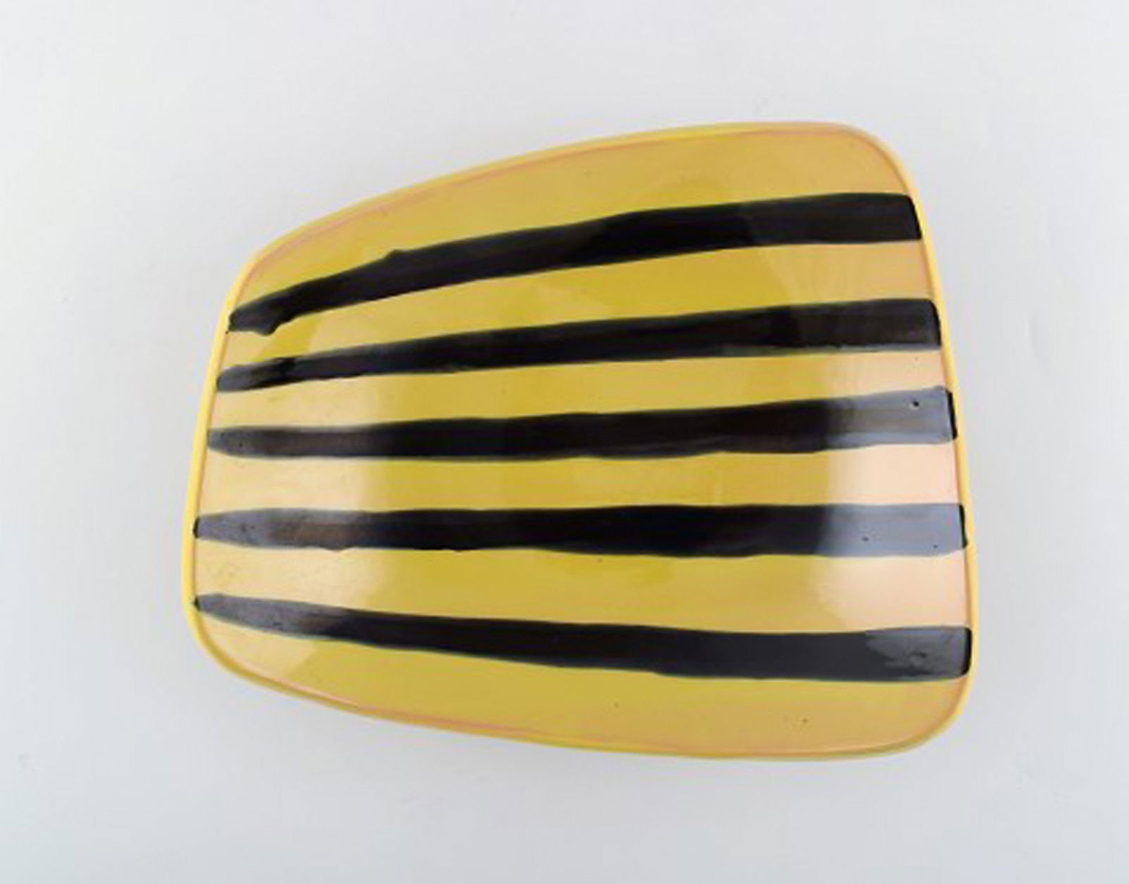 Gabriel Keramik, Sweden. "Tropik" dish in glazed ceramics. Striped design in yellow black glaze. - 2