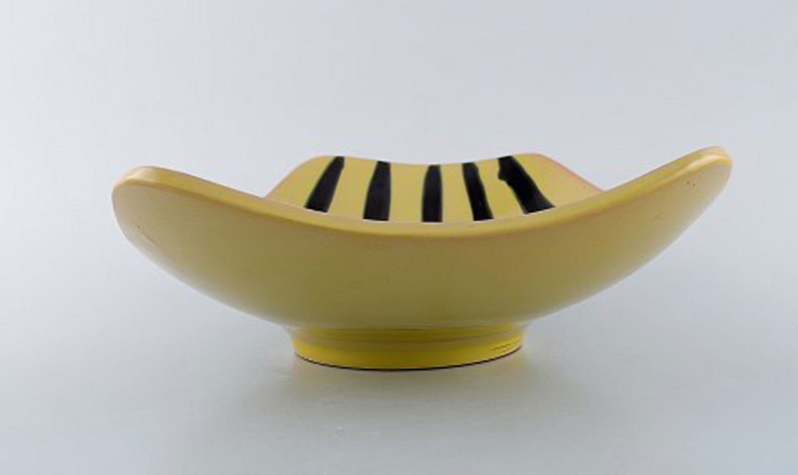 Gabriel Keramik, Sweden. "Tropik" dish in glazed ceramics. Striped design in yellow black glaze. - 4