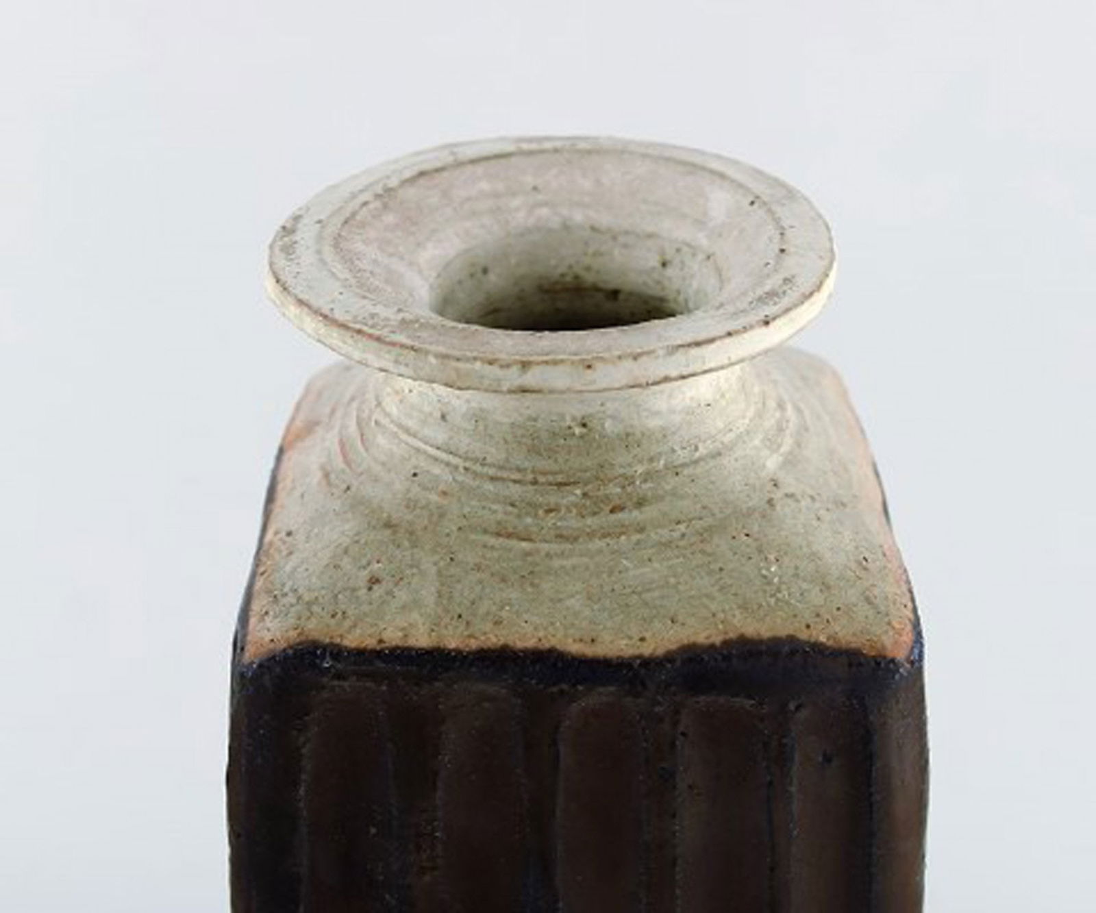 Danish potter. Large unique vase in glazed ceramics. Gutte style. Raku burned technique. 1960's. - 6