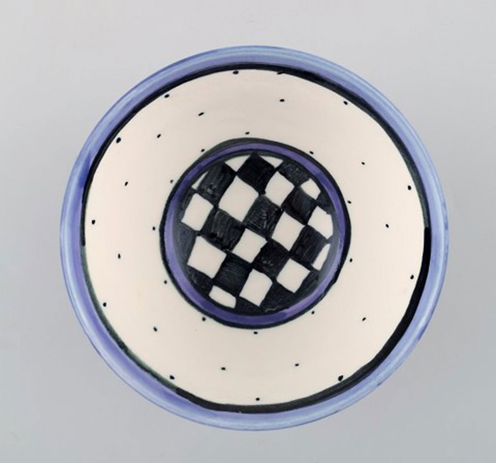Danish ceramist. Unique bowl in hand-painted ceramics. Checkered design. Late 20th century. - 3