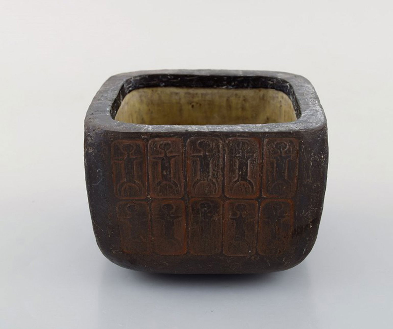 Lizzie Schnakenburg Thyssen (born 1925), Danish artist and ceramist. Unique ceramic bowl. (1 of 7)