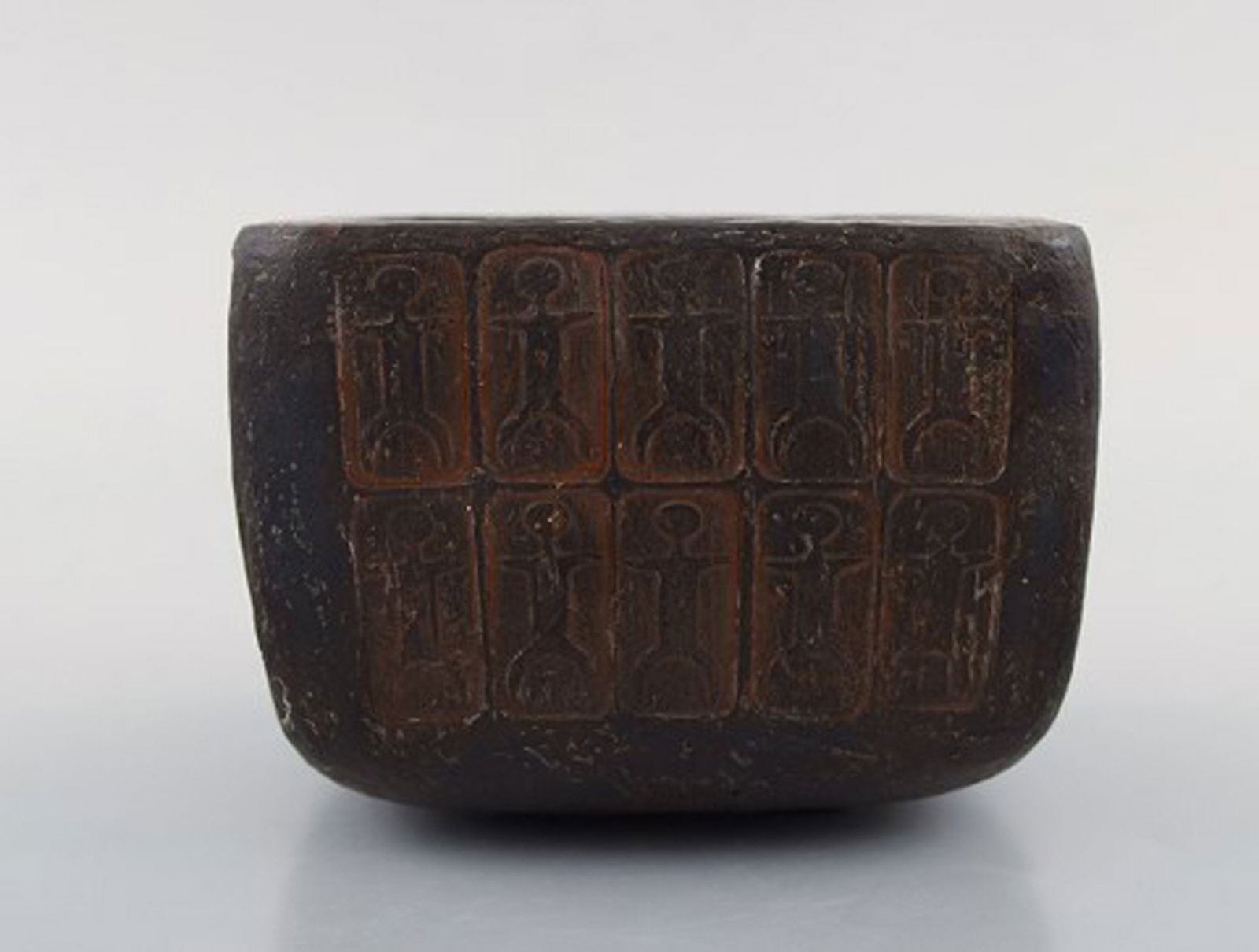 Lizzie Schnakenburg Thyssen (born 1925), Danish artist and ceramist. Unique ceramic bowl. - 3