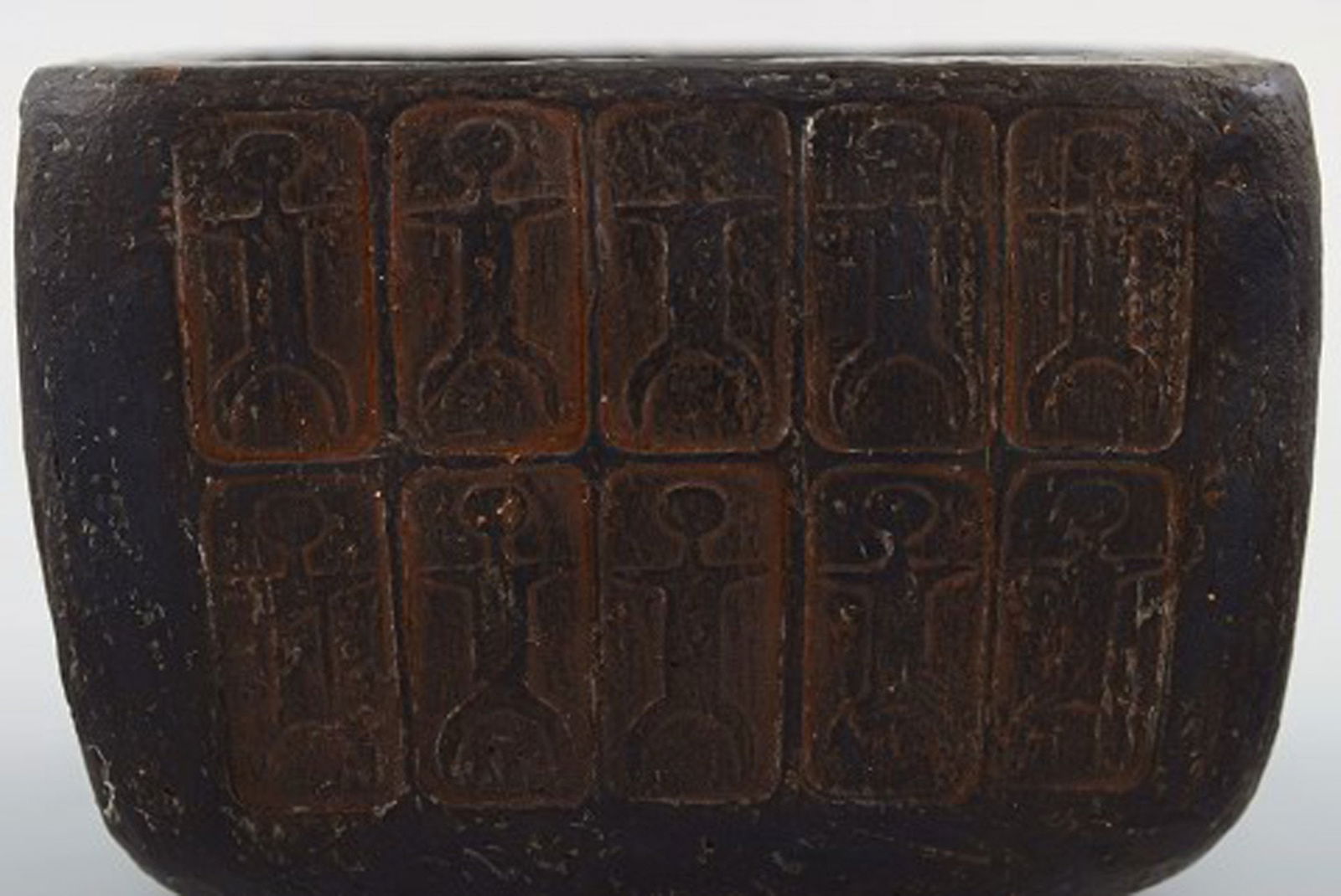 Lizzie Schnakenburg Thyssen (born 1925), Danish artist and ceramist. Unique ceramic bowl. - 4