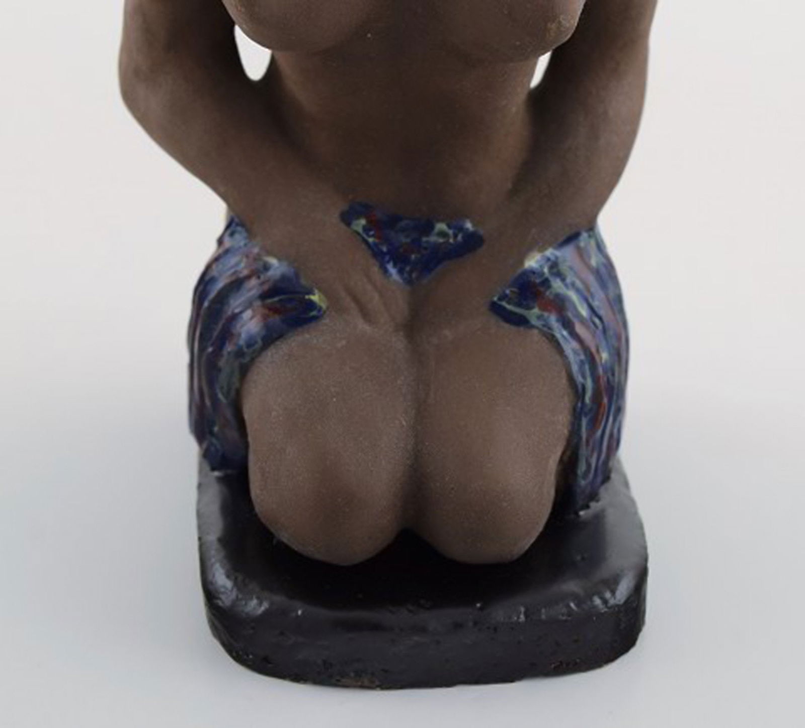 Bengt Wall, Sweden. Balinese girl in raw and glazed ceramics with gold decoration. 1950's. - 4