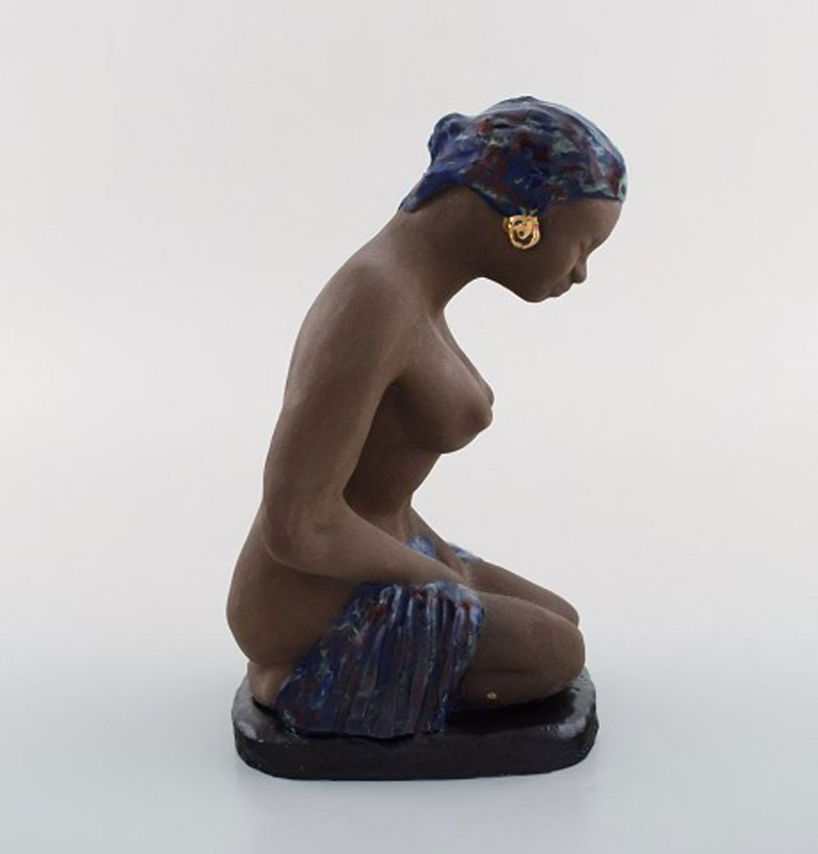 Bengt Wall, Sweden. Balinese girl in raw and glazed ceramics with gold decoration. 1950's. - 5