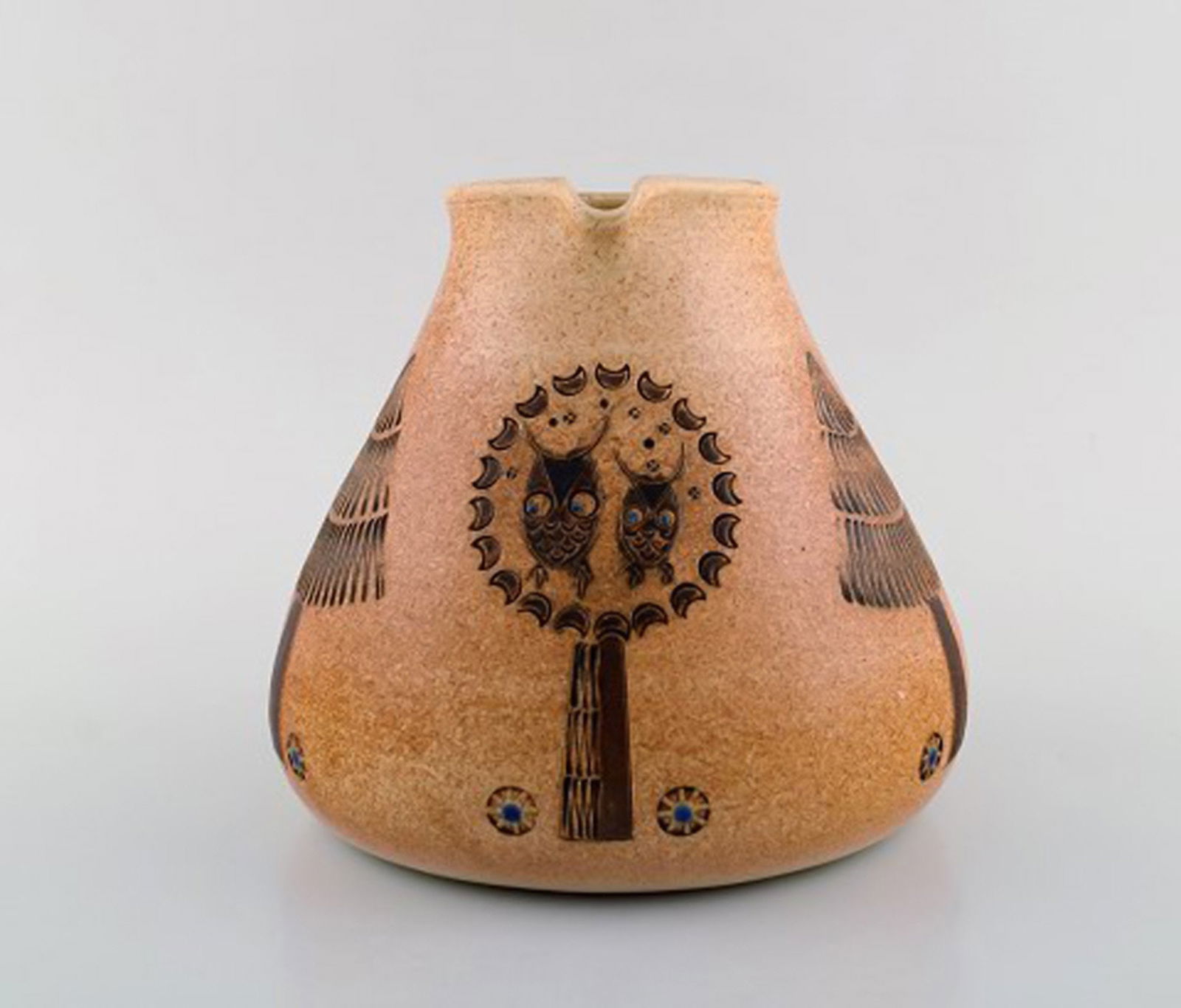 European studio ceramist. Unique jug in glazed ceramic. Dated 1947. - 2