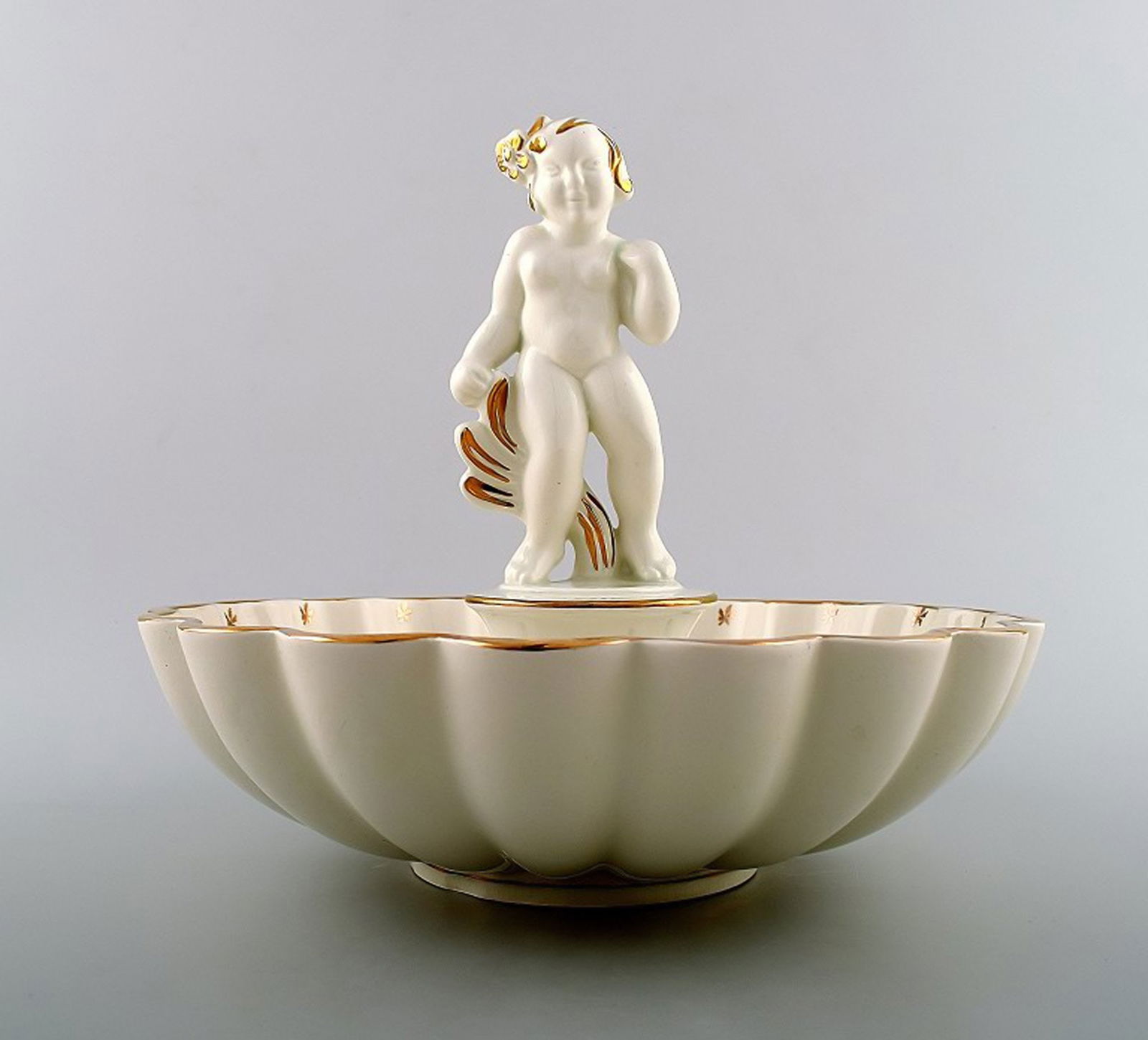 Gefle, "Gyllen", Sweden, 40s. Art deco flower-stand.: Title: Gefle, "Gyllen", Sweden, 40s. Art deco flower-stand. Description: Gefle, "Gyllen", Sweden, 40s. Art deco flower-stand. Measures 25 x 20 cm. In perfect condition. Reserve: $175.00 Shipping: Dome