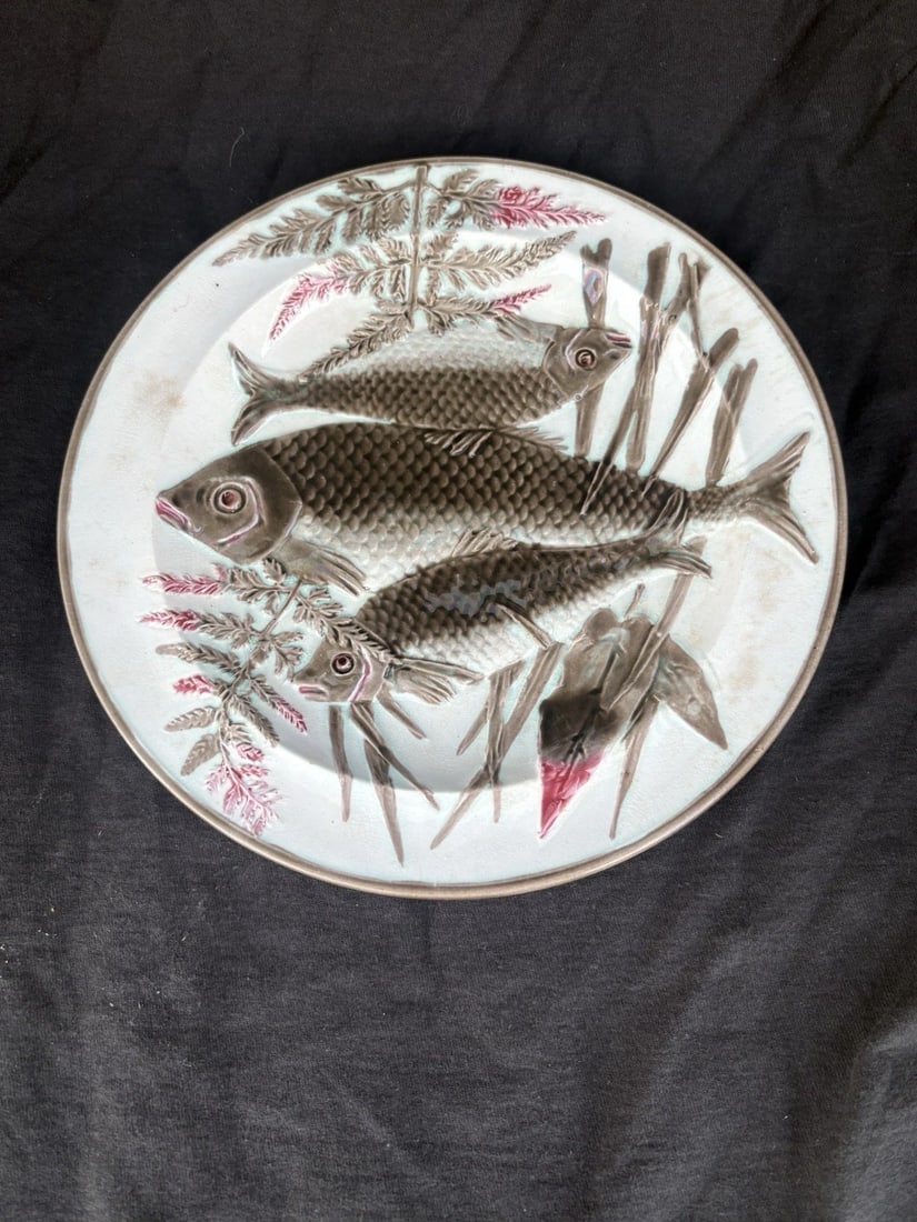 Wedgwood Majolica Fish Plate (1 of 3)