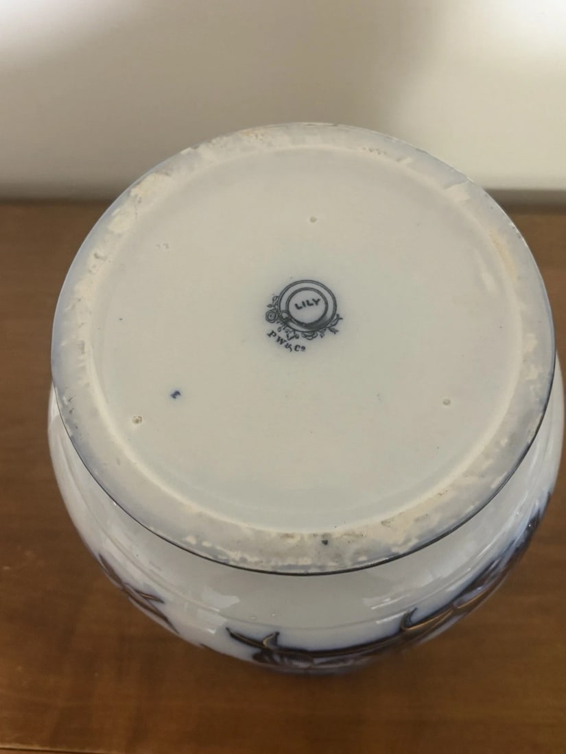 Flow Blue Slop Pot - 8