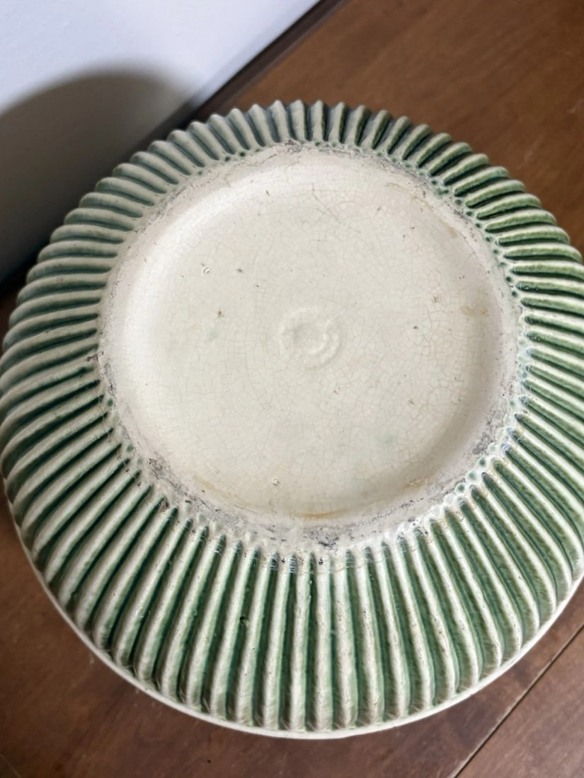 Roseville Pottery Donatello Jardiniere & Pedestal - 14