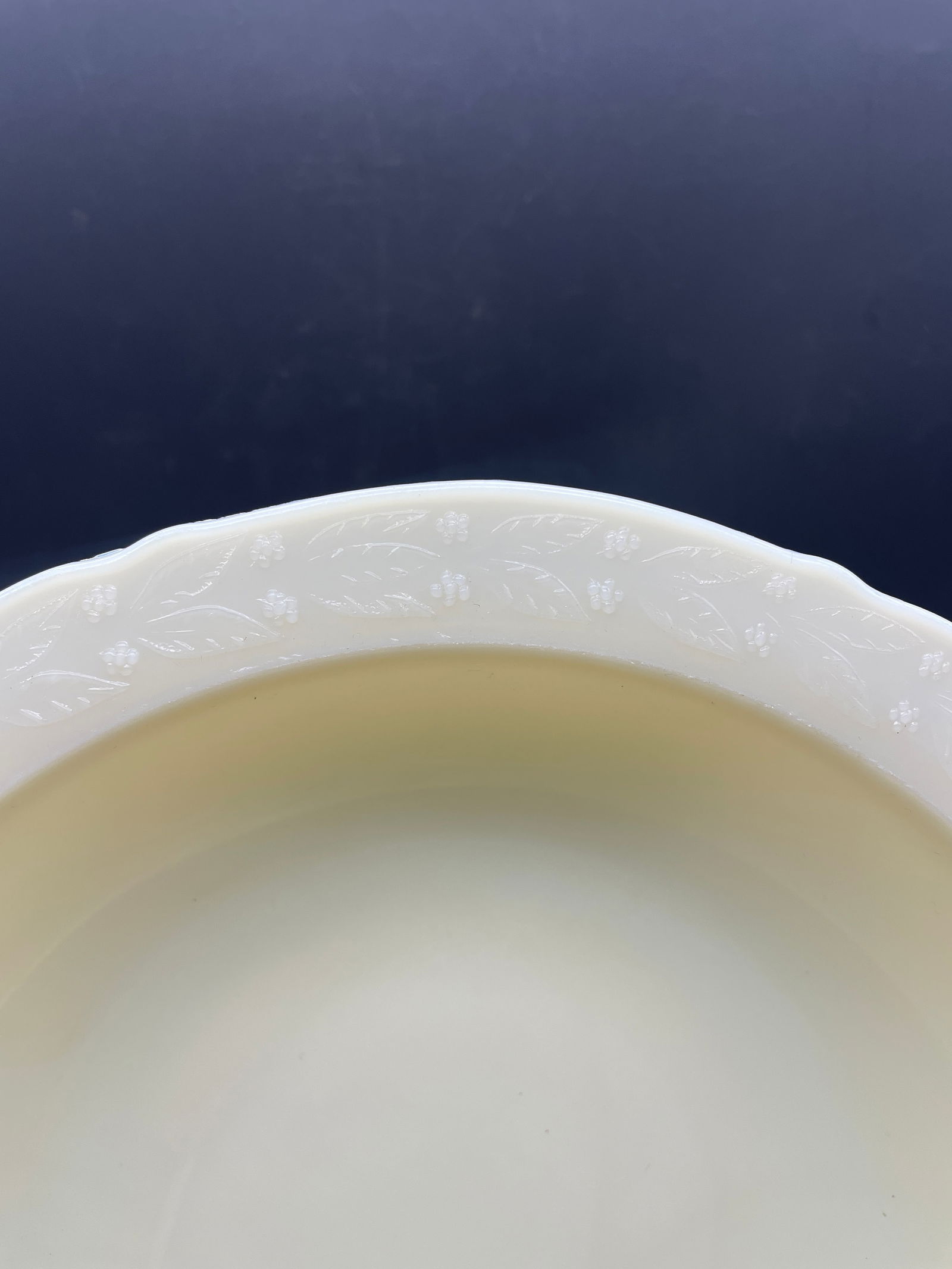 MCKEE Uranium CUSTARD LAUREL LEAF BOWLS - 5