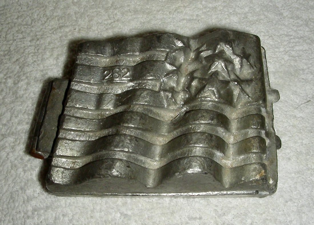 Pewter Ice Cream Mold w/ U.S. Flag (1 of 4)