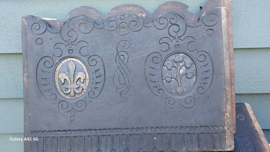 Chair Back Wood Carved carving CASPER PFIFFER: Beautiful carved piece in excellent condition. Old crusty paint. Some worm holes. Not sure of age but at least 150 years old. Measures 16 x 12" . Shipping includes insurance. Shipping:Domestic: