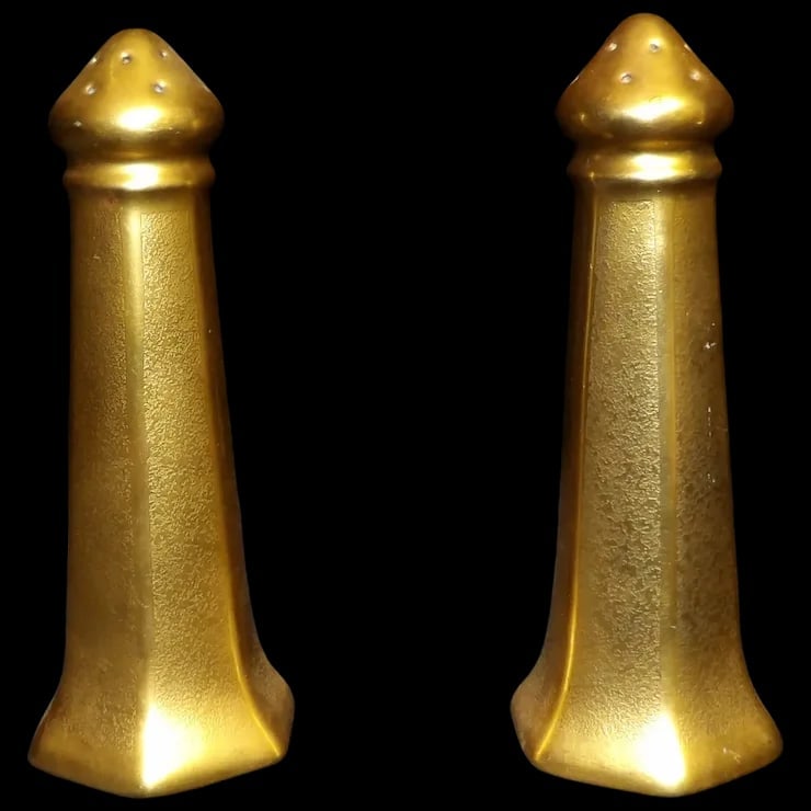 Pickard Plain Gold Encrusted Salt and Pepper Shakers: This pair of Pickard Plain Gold Encrusted Salt and Pepper Shakers is in excellent condition. They measure 4 ¾” tall- one is missing the cork. No loss of gold. Item id: ls009612Color: