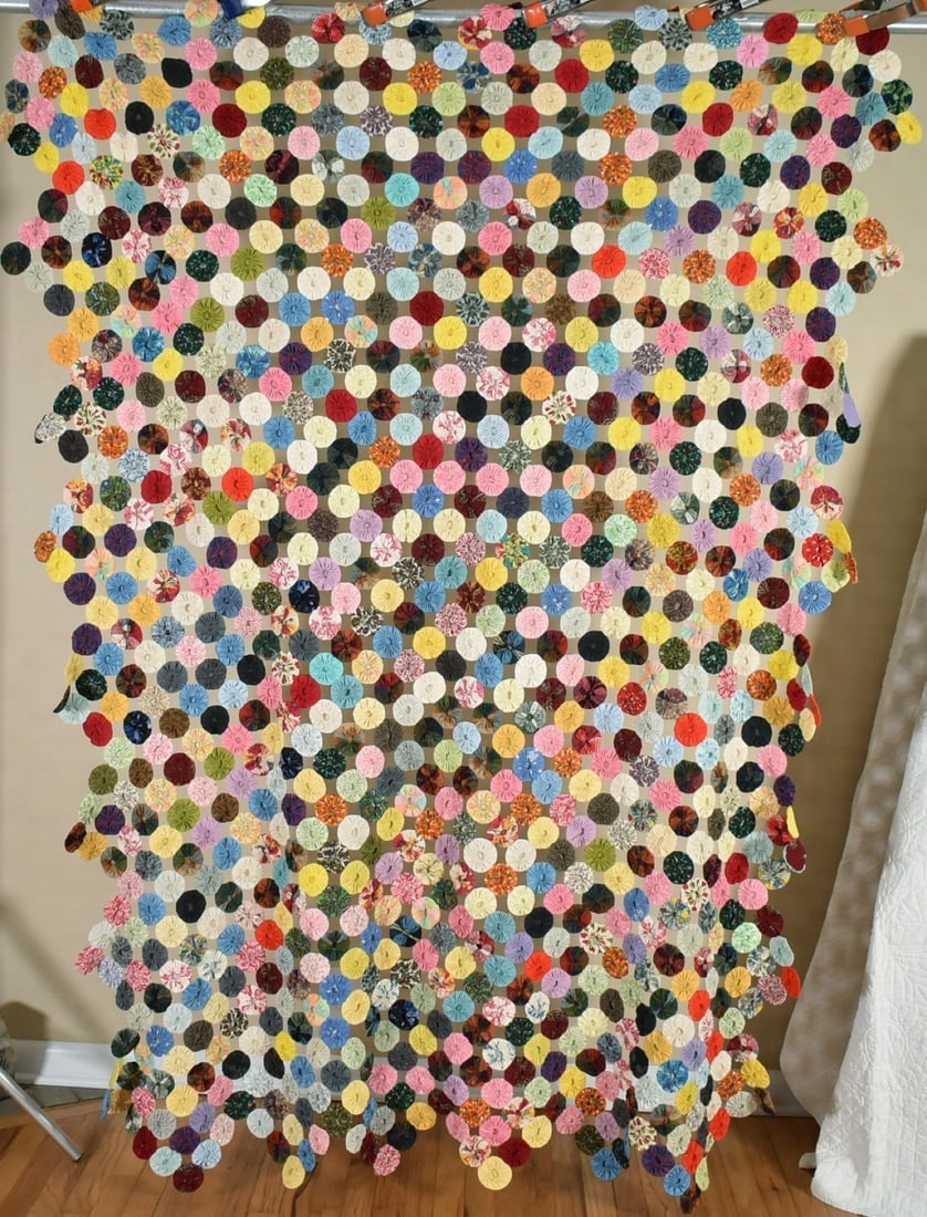 Colorful Vintage Yo Yo Quilt (1 of 7)