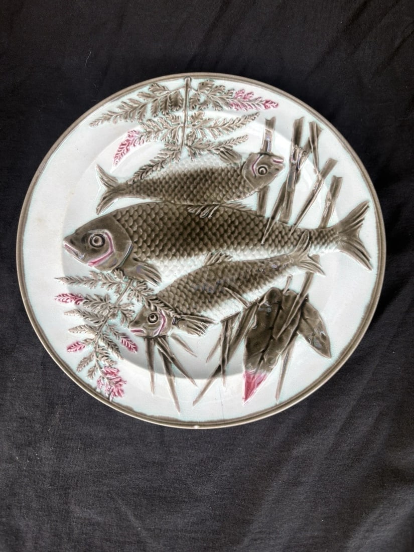 Wedgwood Majolica Fish Plate (1 of 5)