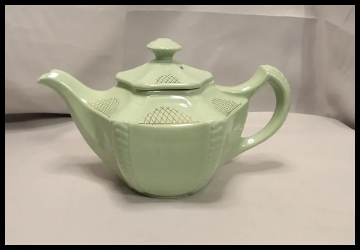 Hall 003 Connie Pattern 6 cup Teapot - 9