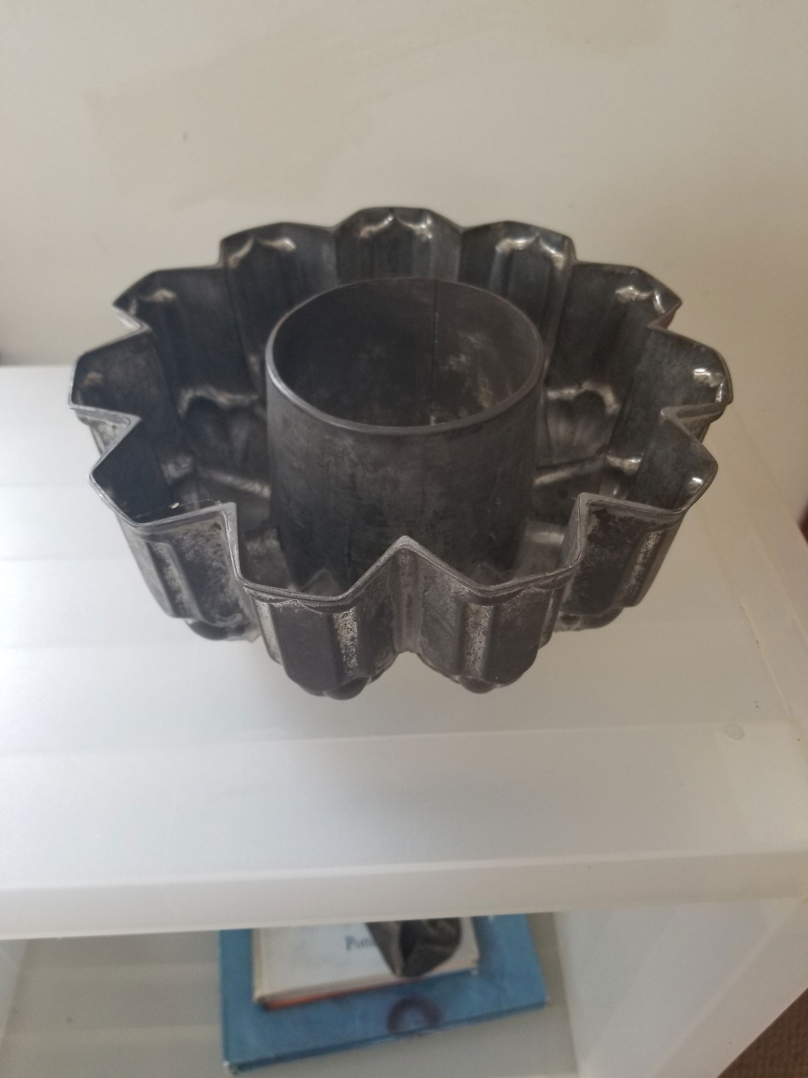 Architectural tin food mold. - 2