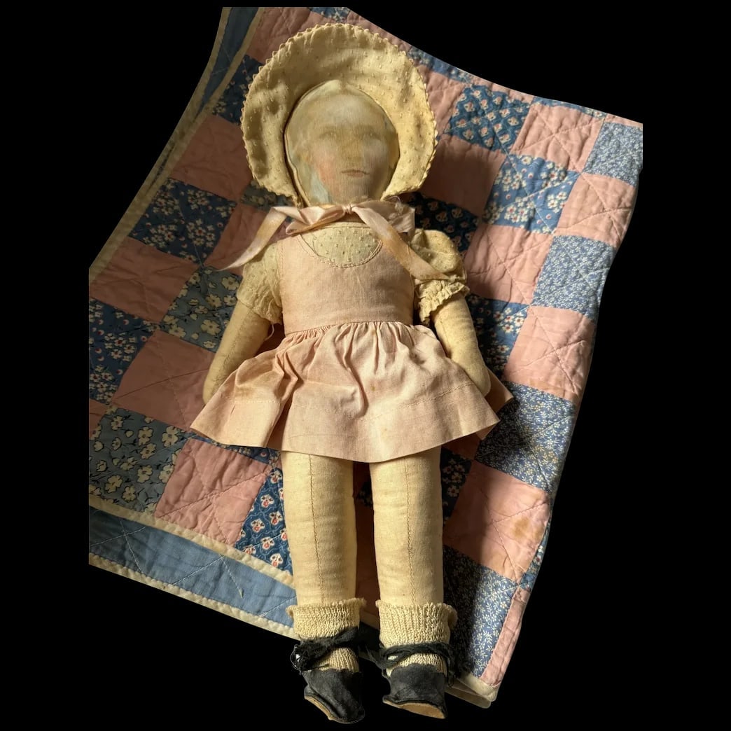 Vintage cloth Doll w/ her Quilt (1 of 14)