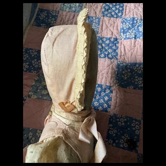 Vintage cloth Doll w/ her Quilt - 5