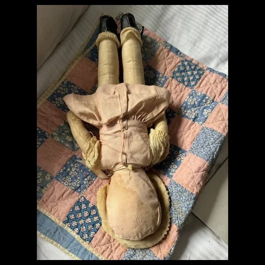 Vintage cloth Doll w/ her Quilt - 7