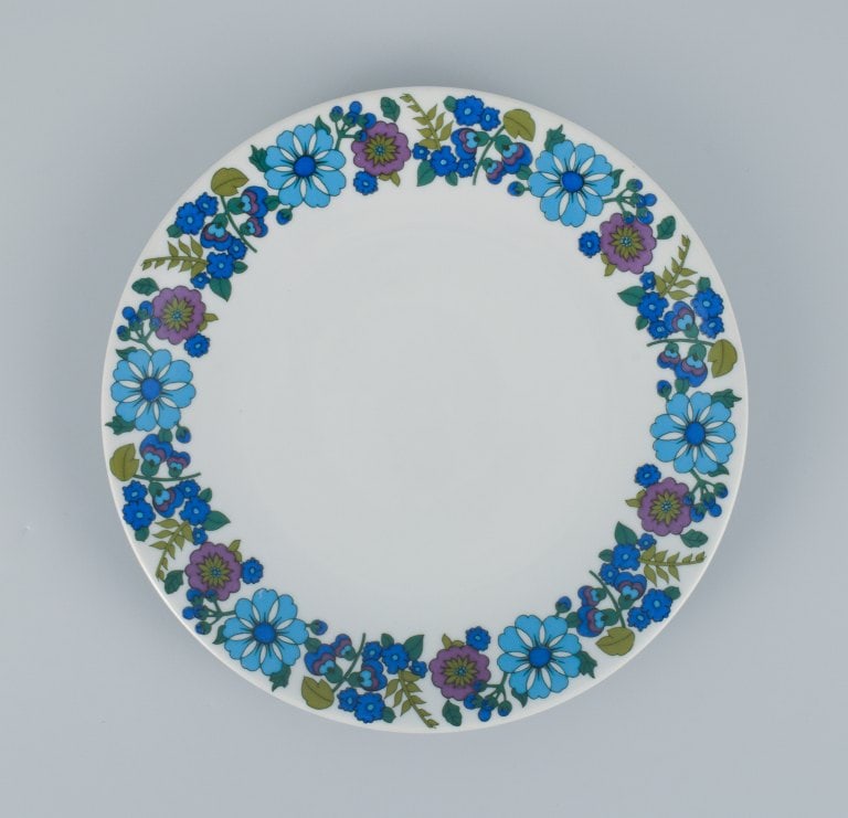 Paar, Bavaria, Jaeger & Co, Germany. A set of five retro dinner plates in porcelain with a floral - 2