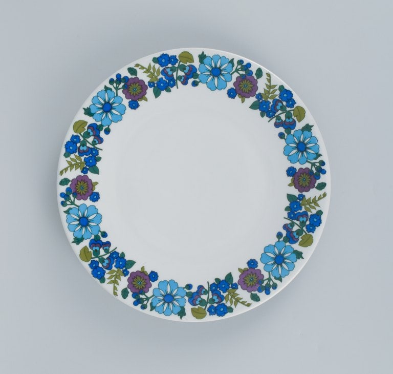 Paar, Bavaria, Jaeger & Co, Germany. A set of six retro dinner plates in porcelain with a floral - 2