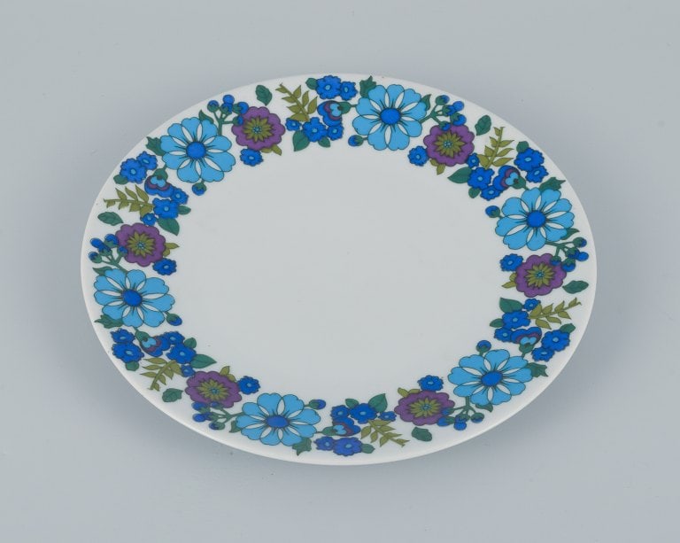 Paar, Bavaria, Jaeger & Co, Germany. A set of ten retro plates in porcelain with a floral motif. - 3
