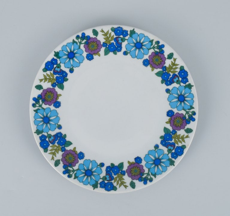 Paar, Bavaria, Jaeger & Co, Germany. A set of twelve retro plates in porcelain with a floral motif. - 2