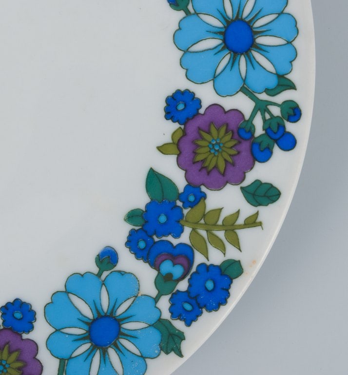 Paar, Bavaria, Jaeger & Co, Germany. A set of twelve retro plates in porcelain with a floral motif. - 4