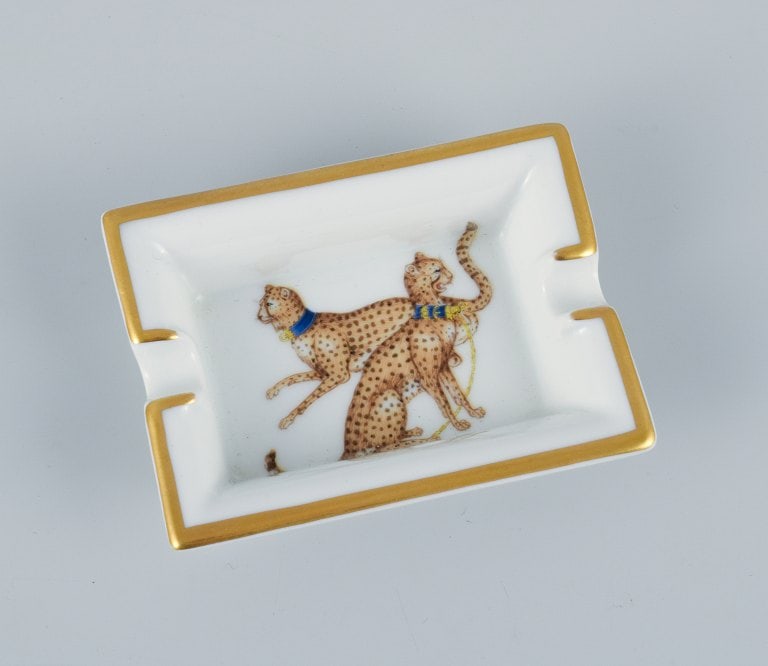 Porcelaine de Paris (Décor - Chasses Royales). Candlestick and small bowl hand-decorated with - 5