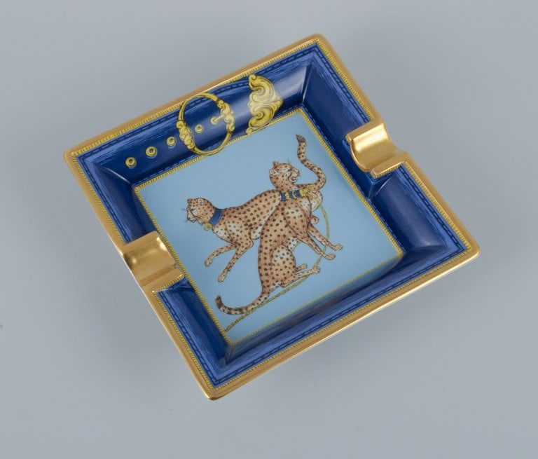 Porcelaine de Paris (Décor - Chasses Royales). Hand decorated Bowl with cheetahs and gold - 4