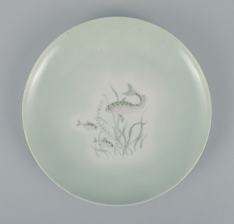 Th. Karlinder for Bing & Grondahl. Six hand-painted dinner plates with fish motifs. - 4