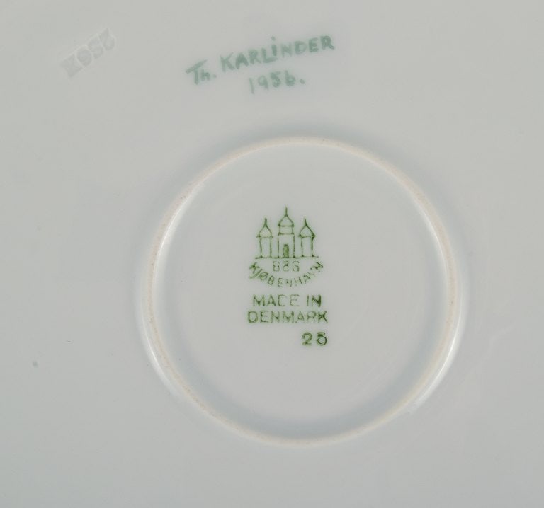 Th. Karlinder for Bing & Grondahl. Six hand-painted dinner plates with fish motifs. - 8