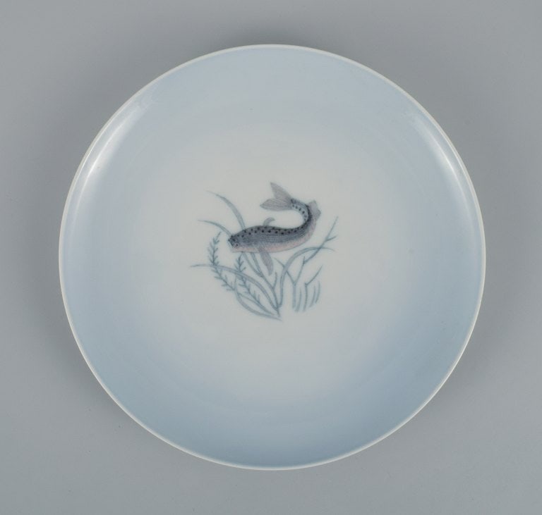 Th. Karlinder for Bing & Grondahl. Six hand-painted dinner plates with fish motifs. - 2