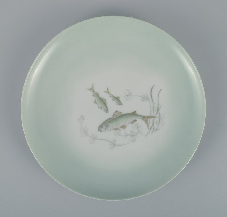 Th. Karlinder for Bing & Grondahl. Six hand-painted dinner plates with fish motifs. - 5