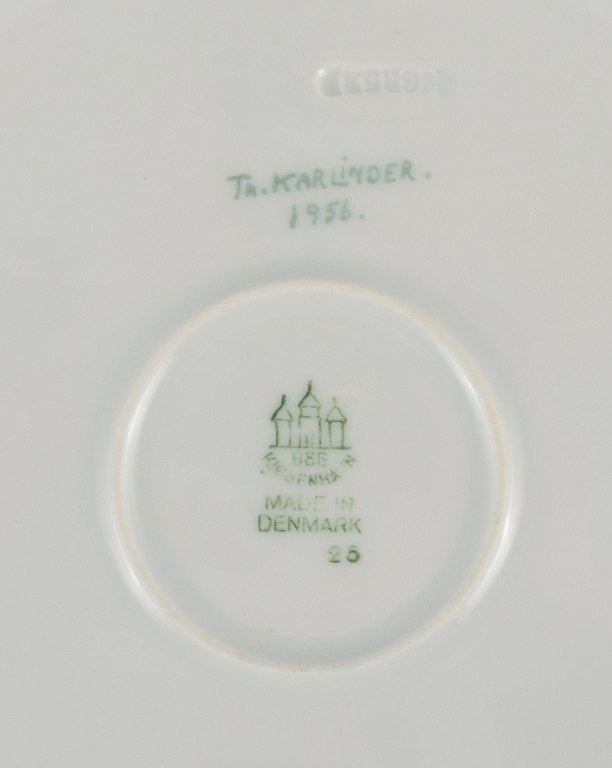 Th. Karlinder for Bing & Grondahl. Six hand-painted dinner plates with fish motifs. - 8