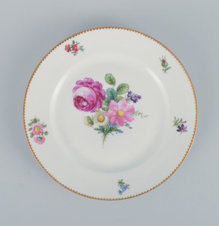 B&G, Bing & Grondahl Saxon flower. Four dinner plates decorated with flowers and gold rim. - 5