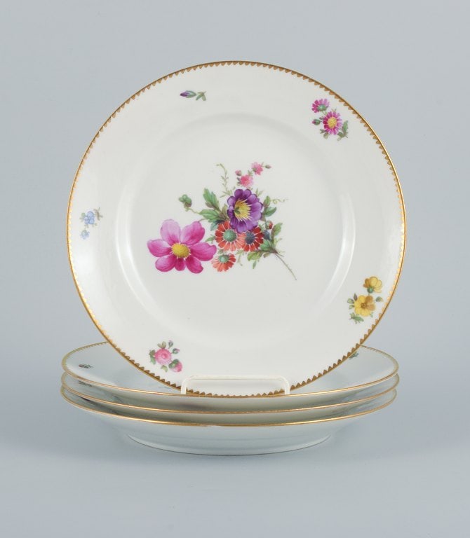 B&G, Bing & Grondahl Saxon flower. Four dinner plates decorated with flowers and gold rim. (1 of 6)