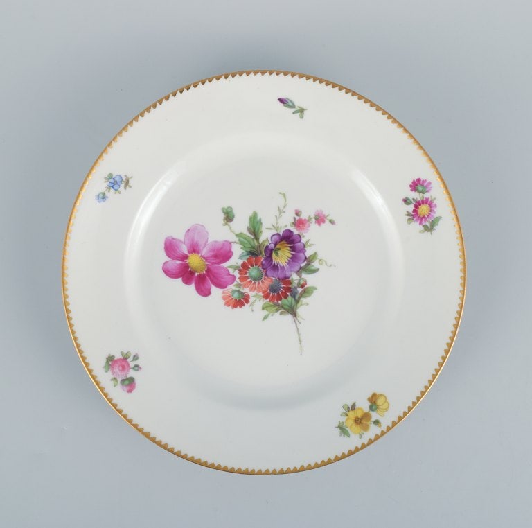 B&G, Bing & Grondahl Saxon flower. Four dinner plates decorated with flowers and gold rim. - 2