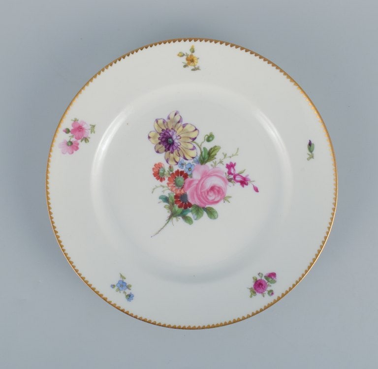 B&G, Bing & Grondahl Saxon flower. Four dinner plates decorated with flowers and gold rim. - 5