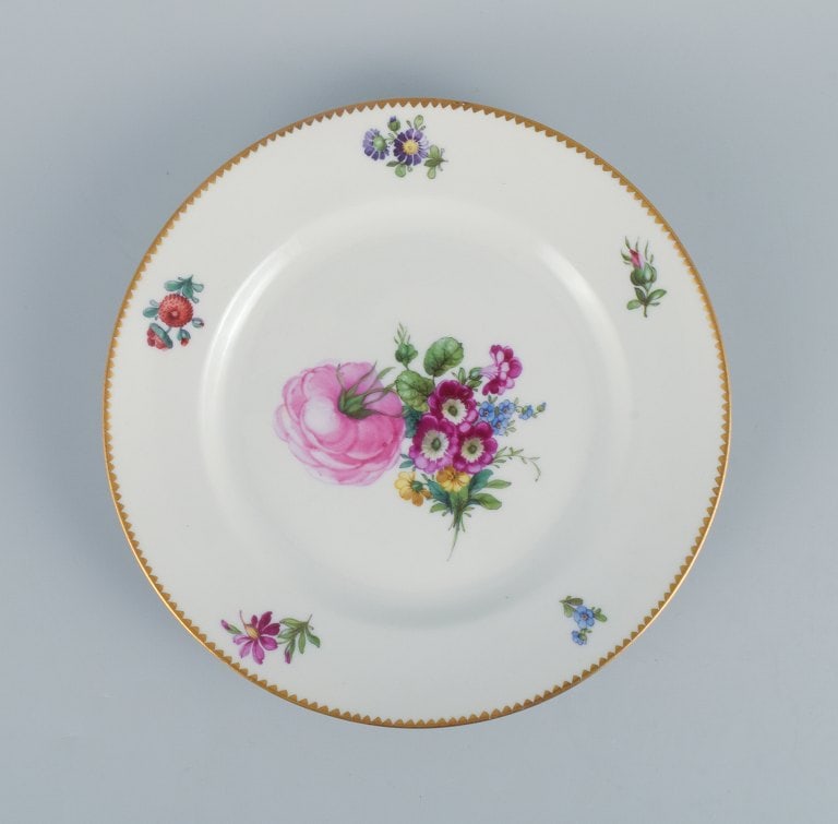 B&G, Bing & Grondahl Saxon flower. Six dinner plates decorated with flowers and gold rim. - 3