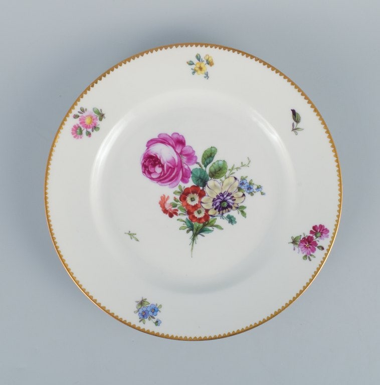 B&G, Bing & Grondahl Saxon flower. Six dinner plates decorated with flowers and gold rim. - 4