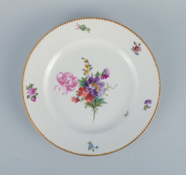 B&G, Bing & Grondahl Saxon flower. Six dinner plates decorated with flowers and gold rim. - 6