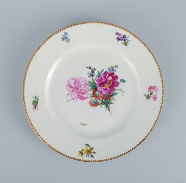 B&G, Bing & Grondahl Saxon flower. Six dinner plates decorated with flowers and gold rim. - 7