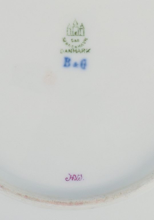 B&G, Bing & Grondahl Saxon flower. Six dinner plates decorated with flowers and gold rim. - 8